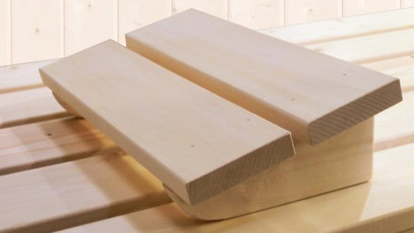 zwei 55 cm tiefe Liegen, eine 50 cm tiefe Querliege und zwei Kopfstützen