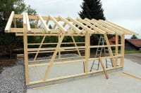 Fertige Holzgarage als Bausatz