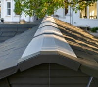 Lifetime Kunststoff Gartenhaus Kentucky Dachkonstruktion